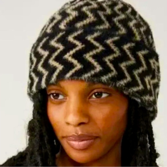 NWT Free People Ziggy Fuzzy Beanie - Picture 1 of 5
